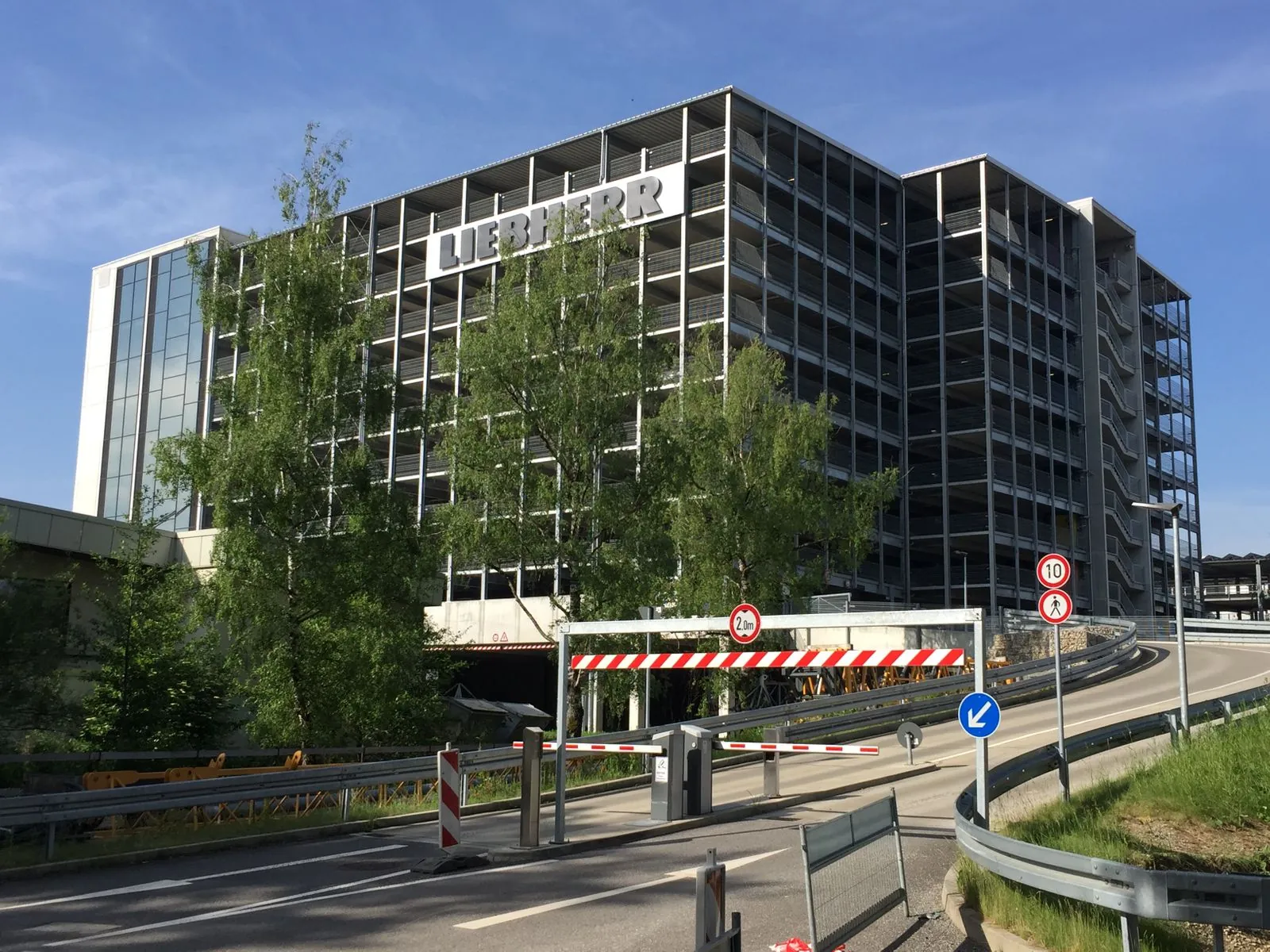 Werkhalle im Liebherr Werk Biberach